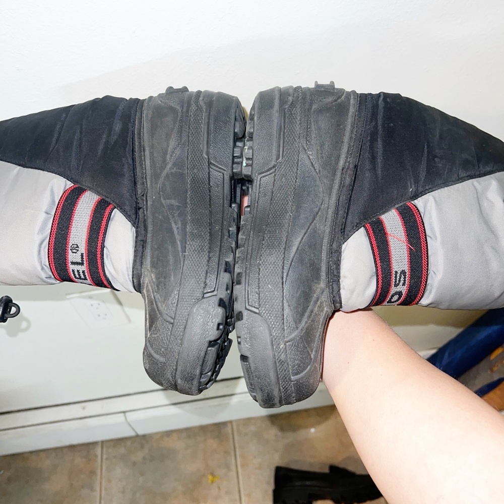 Sorel kids boys gray black and red winter boots - Picture 7 of 14